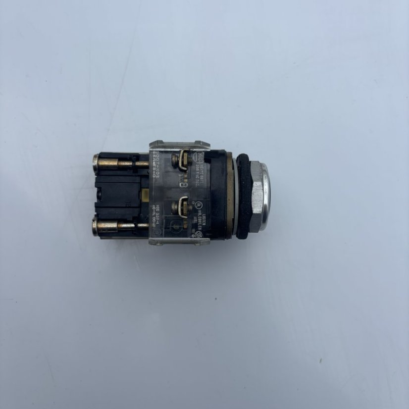 Push button switch
