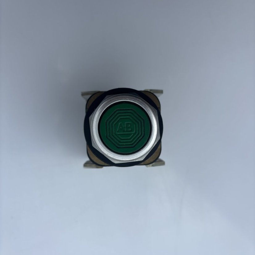 Push button switch
